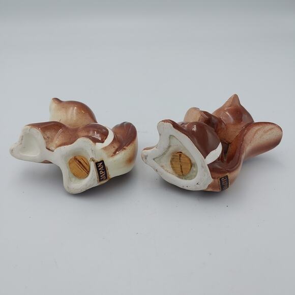VINTAGE SQUIRREL HOLDING ACORNS SALT AND PEPPER SHAKERS JAPAN - Picture 4 of 5